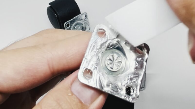 接着剤 塗り広げ