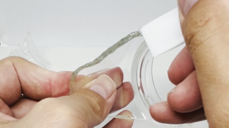 接着剤 スーパーXゴールド 塗り広げ