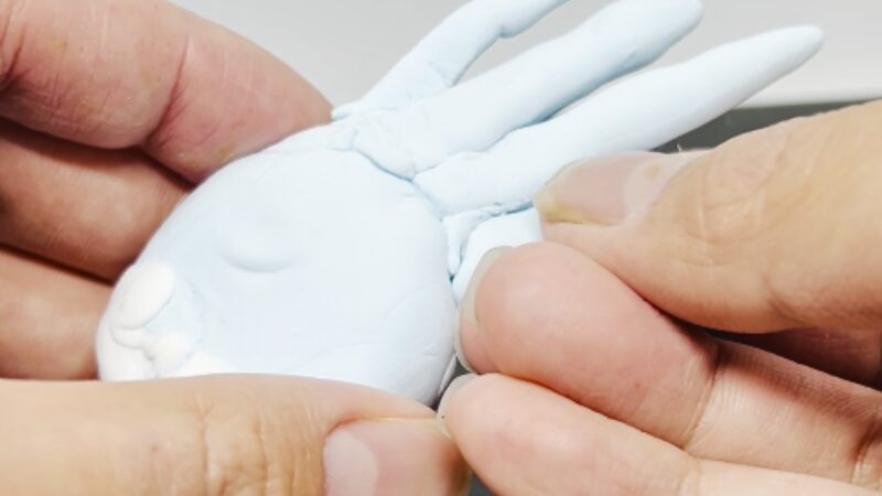 乾いた紙粘土の接着