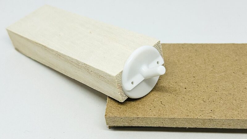 アロンアルフア EXTRA 速効多用途 完全硬化後の外観 ABS樹脂と木材