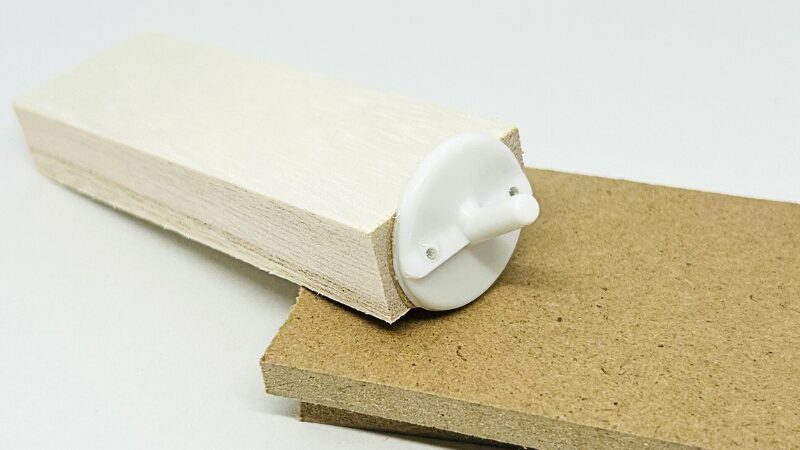 スーパーXゴールド 完全硬化後の外観 ABS樹脂と木材