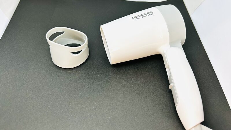 ノズルが外れたヘアドライヤー