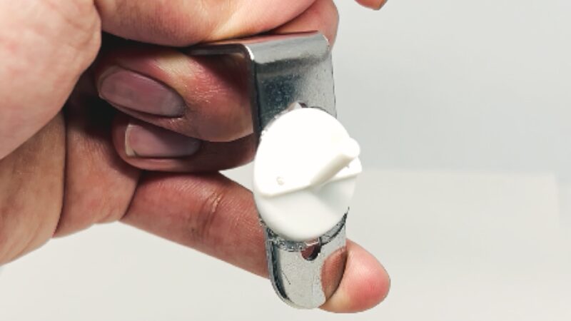 ABS樹脂のフックを接着したステンレス金具