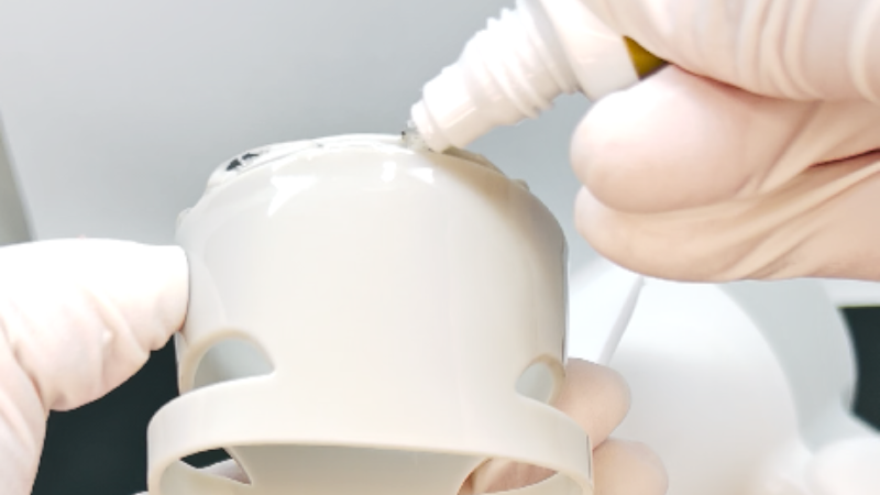 ヘアドライヤーのノズル 接着剤の塗布