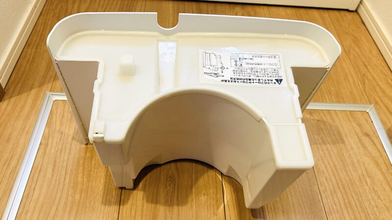 壊れた除湿機のタンクの外観